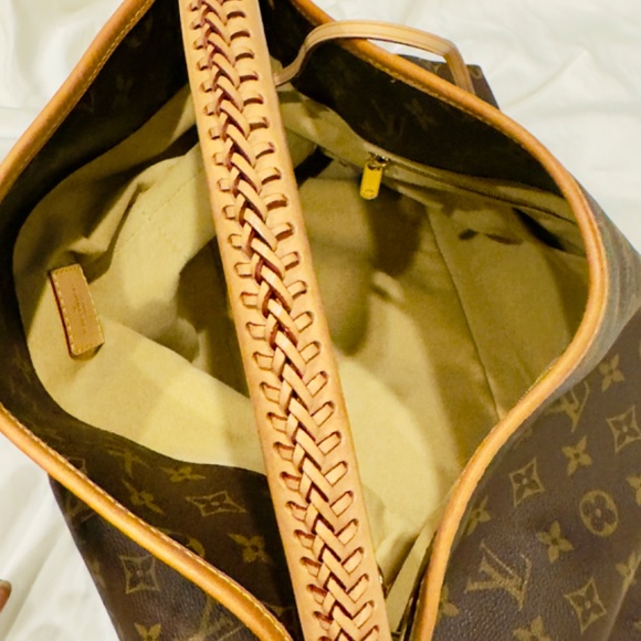 Louis Vuitton Monogram Artsy MM Bag - Picture 3 of 9